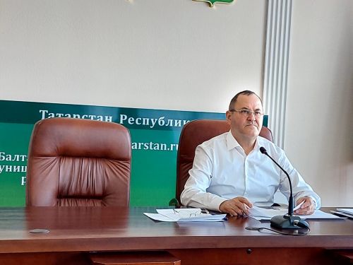 Васил Вәлиев контракт нигезендә хезмәт итүнең нечкәлекләре турында сөйләде