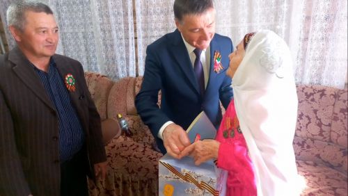 Балтачта авыл җирлекләрендә тыл ветераннарына бәйрәм күчтәнәчләре өләштеләр (фото)