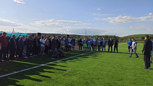 Балтачта ясалма өслекле футбол кырында беренче уен үтте (фото)
