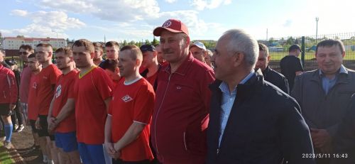 Балтачта ясалма өслекле футбол кырында беренче уен үтте (фото)