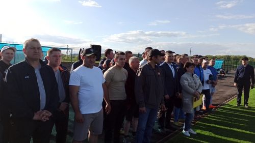 Балтачта ясалма өслекле футбол кырында беренче уен үтте (фото)