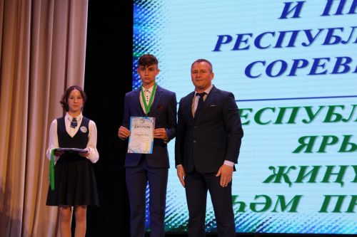 Балтач гимназиясенең хисап кичәсеннән фоторепортаж
