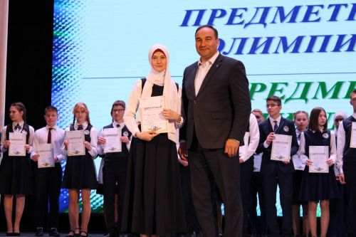 Балтач гимназиясенең хисап кичәсеннән фоторепортаж