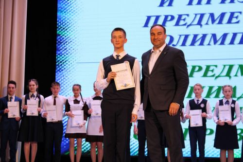 Балтач гимназиясенең хисап кичәсеннән фоторепортаж