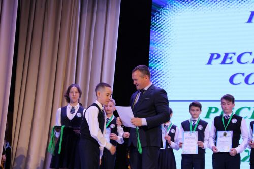 Балтач гимназиясенең хисап кичәсеннән фоторепортаж