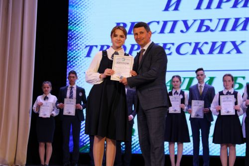 Балтач гимназиясенең хисап кичәсеннән фоторепортаж