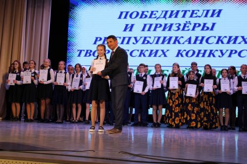 Балтач гимназиясенең хисап кичәсеннән фоторепортаж