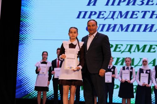Балтач гимназиясенең хисап кичәсеннән фоторепортаж