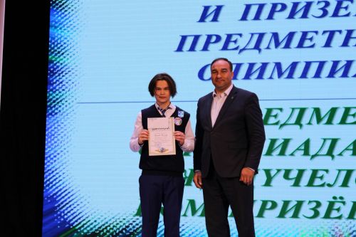 Балтач гимназиясенең хисап кичәсеннән фоторепортаж