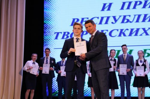 Балтач гимназиясенең хисап кичәсеннән фоторепортаж