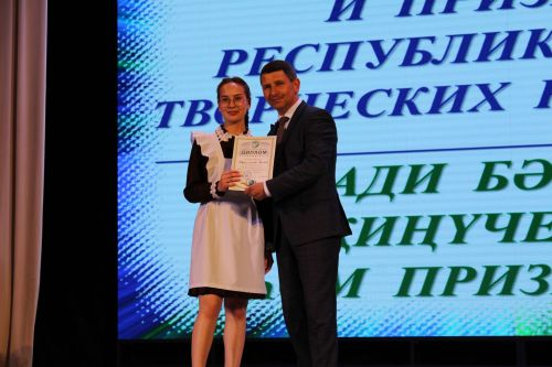 Балтач гимназиясенең хисап кичәсеннән фоторепортаж