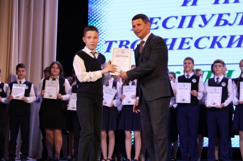 Балтач гимназиясенең хисап кичәсеннән фоторепортаж