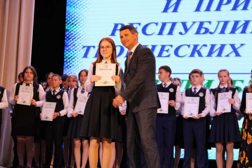 Балтач гимназиясенең хисап кичәсеннән фоторепортаж