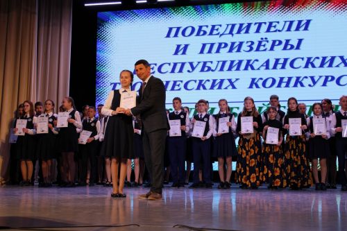 Балтач гимназиясенең хисап кичәсеннән фоторепортаж