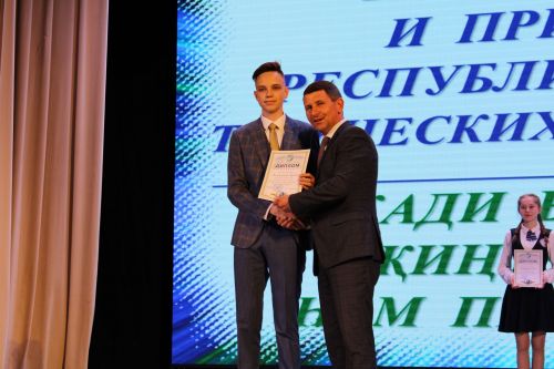 Балтач гимназиясенең хисап кичәсеннән фоторепортаж