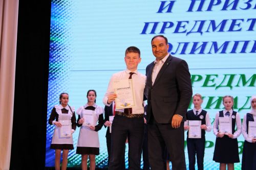 Балтач гимназиясенең хисап кичәсеннән фоторепортаж