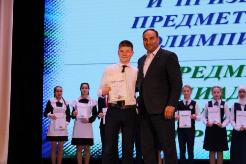 Балтач гимназиясенең хисап кичәсеннән фоторепортаж