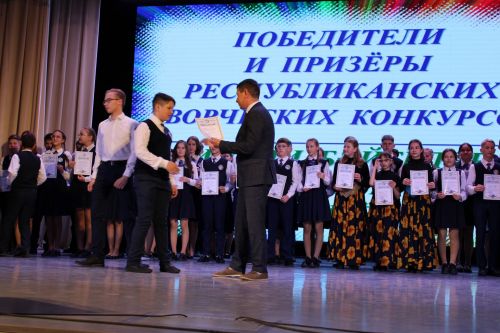 Балтач гимназиясенең хисап кичәсеннән фоторепортаж