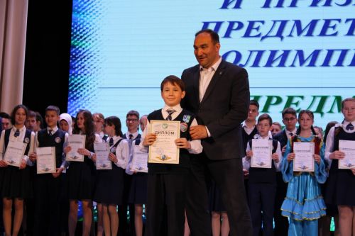 Балтач гимназиясенең хисап кичәсеннән фоторепортаж