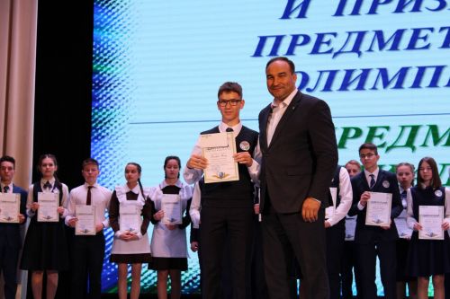Балтач гимназиясенең хисап кичәсеннән фоторепортаж