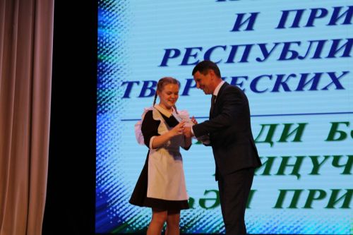 Балтач гимназиясенең хисап кичәсеннән фоторепортаж