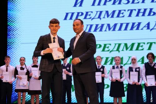Балтач гимназиясенең хисап кичәсеннән фоторепортаж