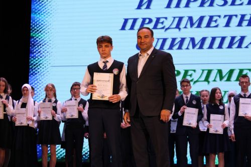 Балтач гимназиясенең хисап кичәсеннән фоторепортаж
