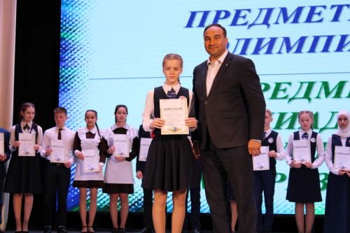 Балтач гимназиясенең хисап кичәсеннән фоторепортаж