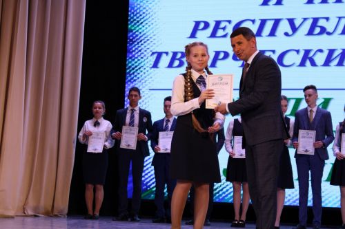 Балтач гимназиясенең хисап кичәсеннән фоторепортаж