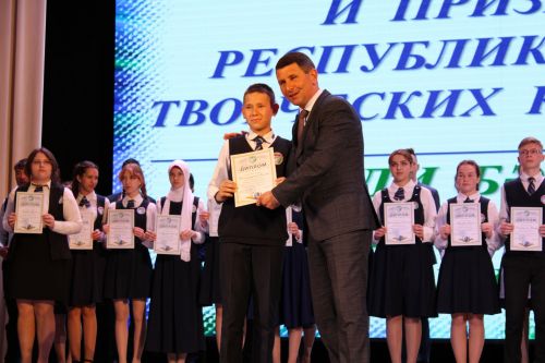 Балтач гимназиясенең хисап кичәсеннән фоторепортаж