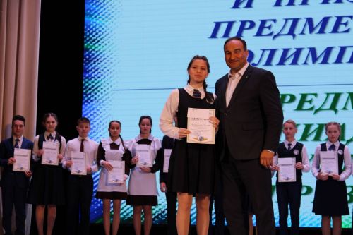 Балтач гимназиясенең хисап кичәсеннән фоторепортаж