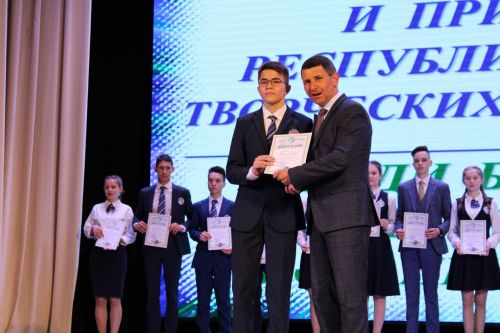 Балтач гимназиясенең хисап кичәсеннән фоторепортаж