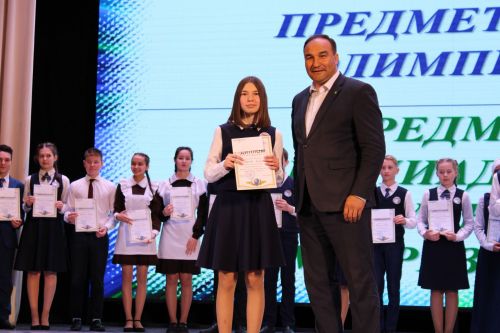 Балтач гимназиясенең хисап кичәсеннән фоторепортаж