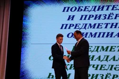 Балтач гимназиясенең хисап кичәсеннән фоторепортаж