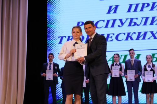 Балтач гимназиясенең хисап кичәсеннән фоторепортаж