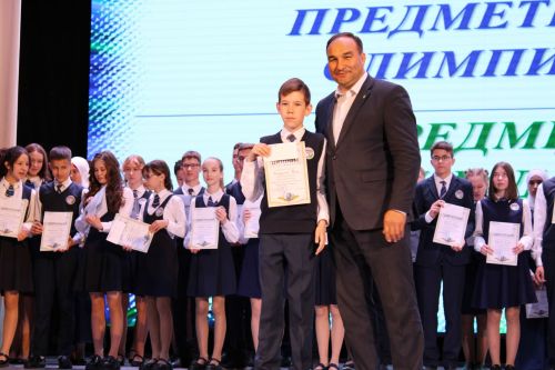 Балтач гимназиясенең хисап кичәсеннән фоторепортаж