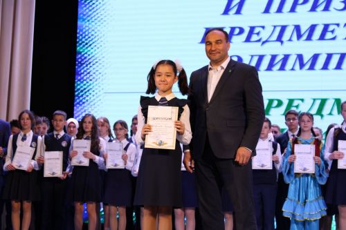 Балтач гимназиясенең хисап кичәсеннән фоторепортаж