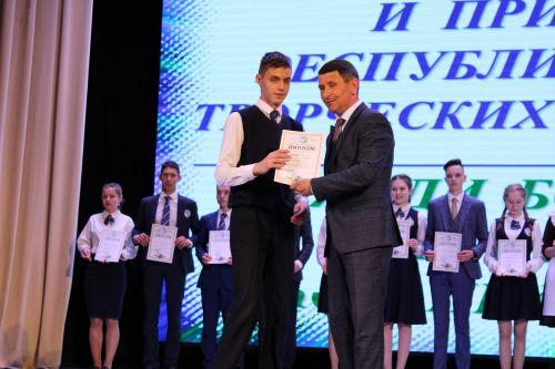 Балтач гимназиясенең хисап кичәсеннән фоторепортаж