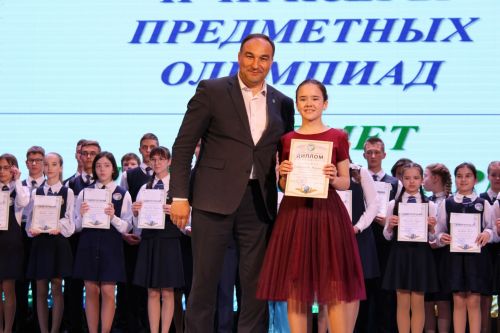 Балтач гимназиясенең хисап кичәсеннән фоторепортаж