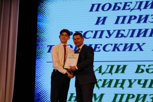 Балтач гимназиясенең хисап кичәсеннән фоторепортаж
