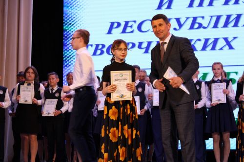 Балтач гимназиясенең хисап кичәсеннән фоторепортаж