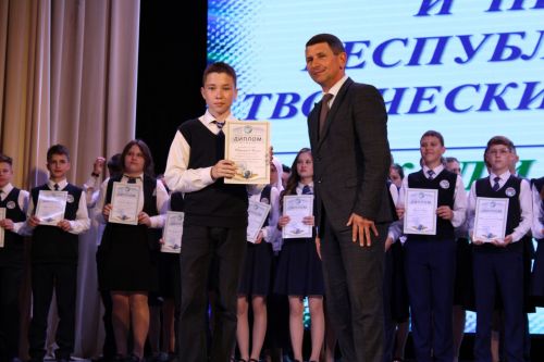 Балтач гимназиясенең хисап кичәсеннән фоторепортаж