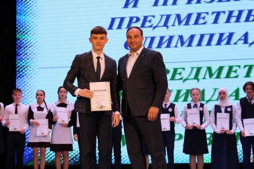 Балтач гимназиясенең хисап кичәсеннән фоторепортаж