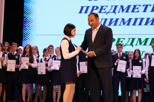 Балтач гимназиясенең хисап кичәсеннән фоторепортаж