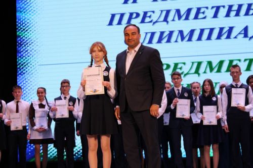 Балтач гимназиясенең хисап кичәсеннән фоторепортаж