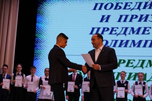 Балтач гимназиясенең хисап кичәсеннән фоторепортаж