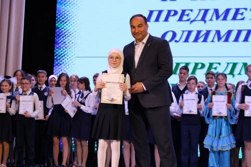 Балтач гимназиясенең хисап кичәсеннән фоторепортаж