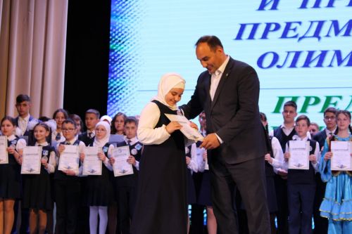 Балтач гимназиясенең хисап кичәсеннән фоторепортаж