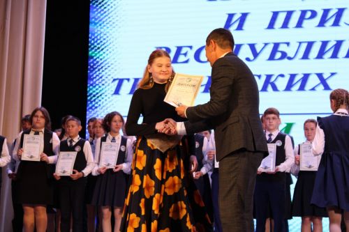 Балтач гимназиясенең хисап кичәсеннән фоторепортаж
