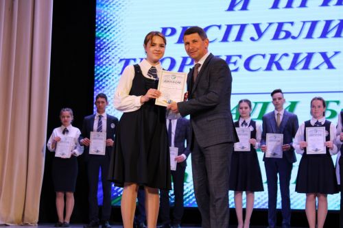 Балтач гимназиясенең хисап кичәсеннән фоторепортаж